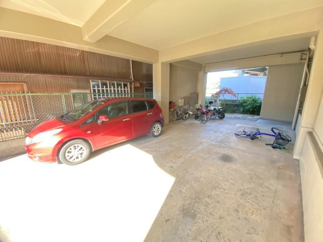 ARTマンションの駐車場