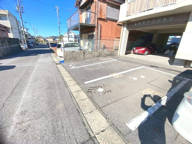 ARTマンションの駐車場