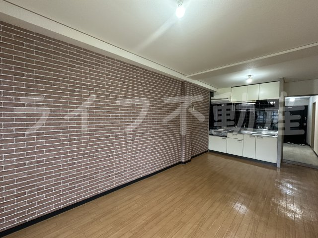 ナカトミサニーハイツの居間・リビング