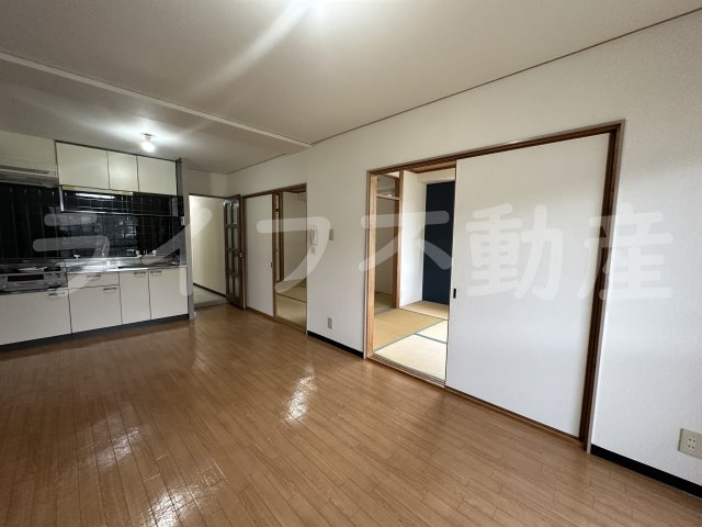 ナカトミサニーハイツの居間・リビング