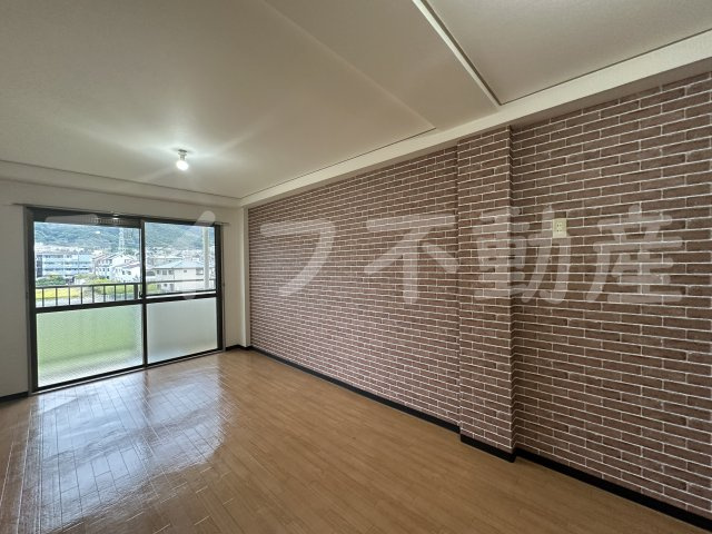 ナカトミサニーハイツの居間・リビング