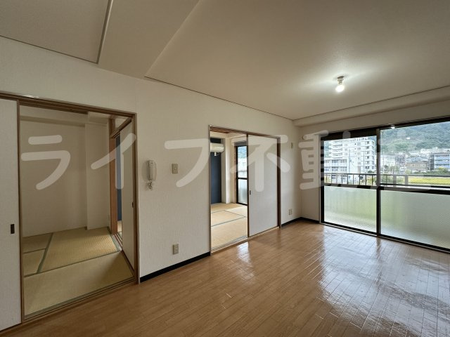 ナカトミサニーハイツの居間・リビング