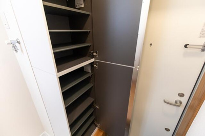 【玄関】 | Ｇｒａｎｄｅ北綾瀬Ｗｅｓｔ | しっかりとたくさん収納可能です 