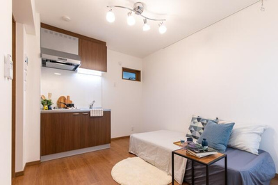 【ロビー】 | Ｇｒａｎｄｅ北綾瀬Ｗｅｓｔ | 白基調の清潔感のある室内※モ… 