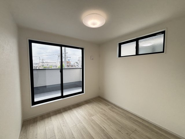 KEIAI GRACE千種区清明山2期｜名古屋市の戸建ならホームアップの玄関|【売主施工例】ハンガーパイプ付き