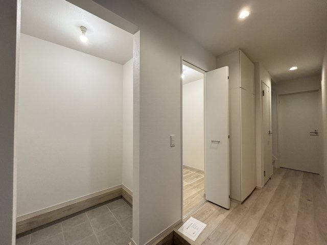 KEIAI GRACE千種区清明山2期｜名古屋市の戸建ならホームアップの玄関|【売主施工例】収納力あるシューズボックス付き