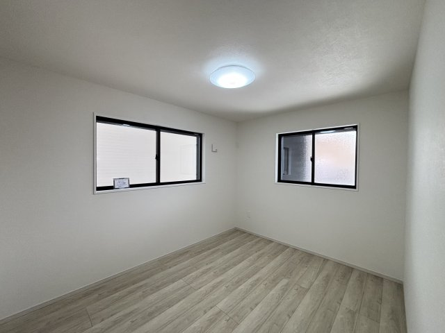 KEIAI GRACE千種区清明山2期｜名古屋市の戸建ならホームアップの洋室|【売主施工例】２面採光の日当りの良い洋室