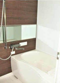 【浴室】 | ラールゴ清水 | 追い焚き機能、浴室乾燥機付きバス。