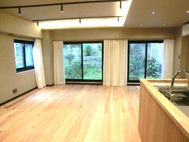 三田グレースの居間・リビング|ゆったり過ごせる居間です