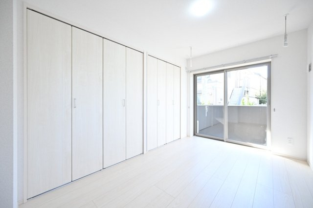 エルミ上落合の洋室|落ち着いた色調の洋室です