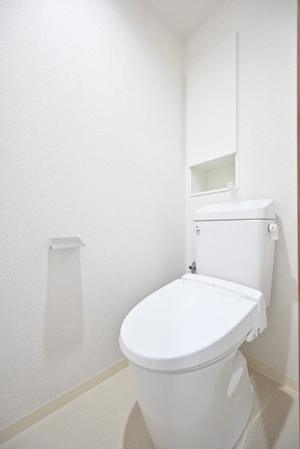 エルミ上落合のトイレ|落ち着いた色調のトイレです