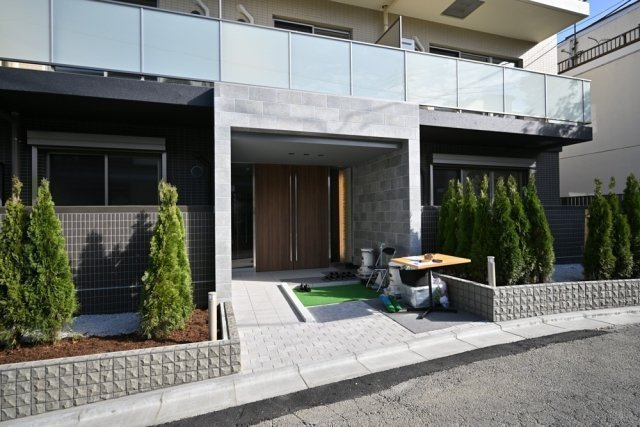 エルミ上落合のエントランス|建物の内部です