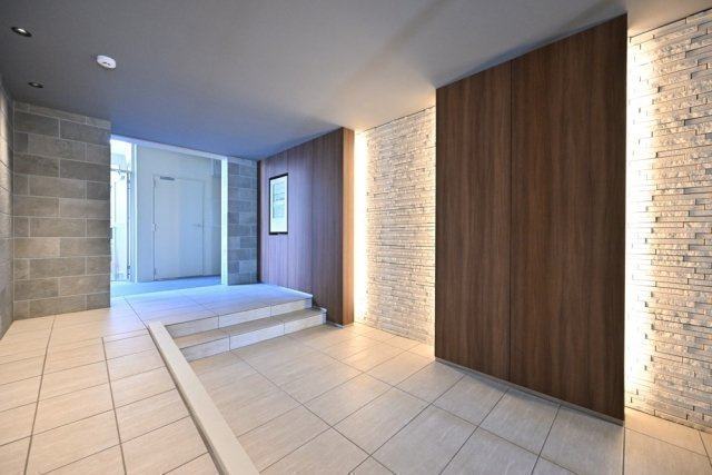 エルミ上落合のエントランス|ゆとりのあるエントランスです