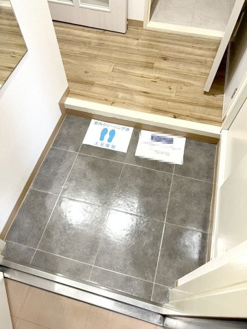 メゾンドビィフォーレの玄関