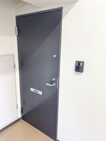 メゾンドビィフォーレの玄関