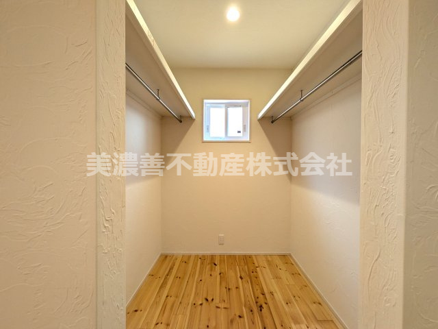 ６６３２０　岐阜市中中古戸建の収納|2階西洋室ウォークインクローゼット