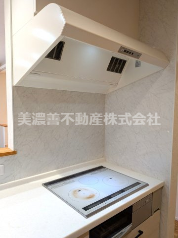 ６６３２０　岐阜市中中古戸建のキッチン|IHコンロ