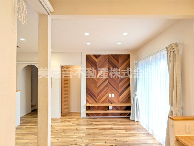 ６６３２０　岐阜市中中古戸建の居間・リビング|LDK