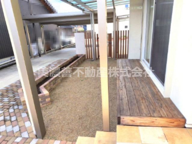 ６６３２０　岐阜市中中古戸建の庭