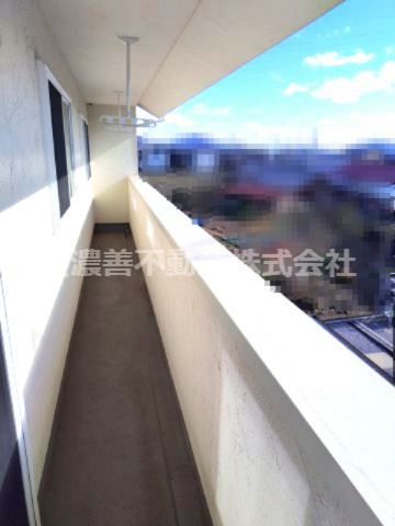 ６６３２０　岐阜市中中古戸建のバルコニー