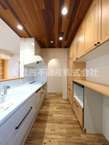 ６６３２０　岐阜市中中古戸建のキッチン|キッチン