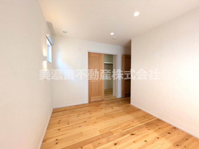 ６６３２０　岐阜市中中古戸建の洋室|2階西洋室