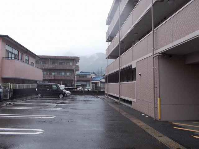 【駐車場】 | パークサイド | カースペースがあります