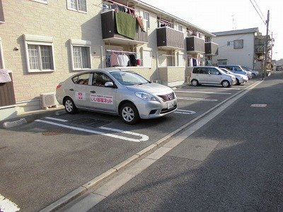 レイ・ミノールの駐車場|駐車場があるので、車を買う予定の方も安心です