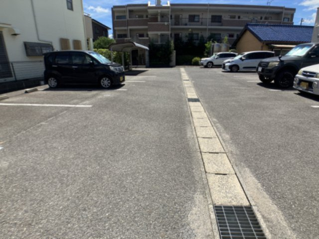 カサ・フェリスⅢの駐車場