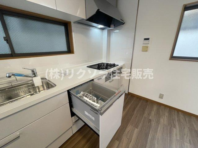 大久保町4丁目　中古一戸建てのキッチン|食器洗い乾燥機付き
■物件内覧・資金計画相談・住宅ローン相談、リフォーム相談、お問合せ受付中■
※当日・翌日のご内覧、ご相談はお電話でのお問合せがスムーズです！