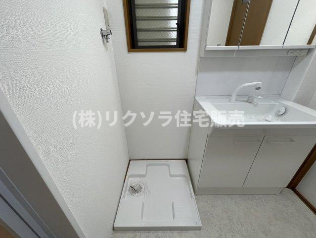 大久保町4丁目　中古一戸建てのランドリースペース|ドラム式も設置可能
■物件内覧・資金計画相談・住宅ローン相談、リフォーム相談、お問合せ受付中■
※当日・翌日のご内覧、ご相談はお電話でのお問合せがスムーズです！