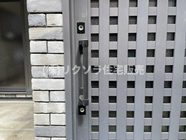 大久保町4丁目　中古一戸建ての防犯設備|ツーシリンダー錠
■物件内覧・資金計画相談・住宅ローン相談、リフォーム相談、お問合せ受付中■
※当日・翌日のご内覧、ご相談はお電話でのお問合せがスムーズです！