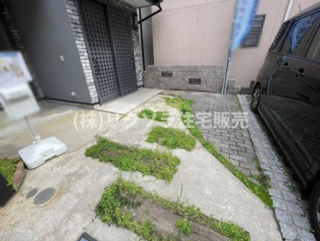 大久保町4丁目　中古一戸建ての駐車場|1台駐車場
■物件内覧・資金計画相談・住宅ローン相談、リフォーム相談、お問合せ受付中■
※当日・翌日のご内覧、ご相談はお電話でのお問合せがスムーズです！