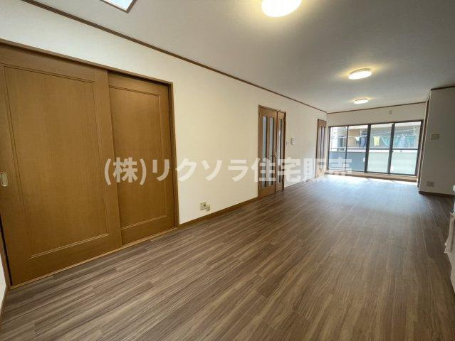 大久保町4丁目　中古一戸建ての居間・リビング|LDK
■物件内覧・資金計画相談・住宅ローン相談、リフォーム相談、お問合せ受付中■
※当日・翌日のご内覧、ご相談はお電話でのお問合せがスムーズです！