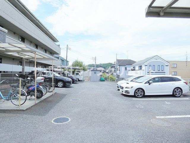 アヴェニールフォレストの駐車場