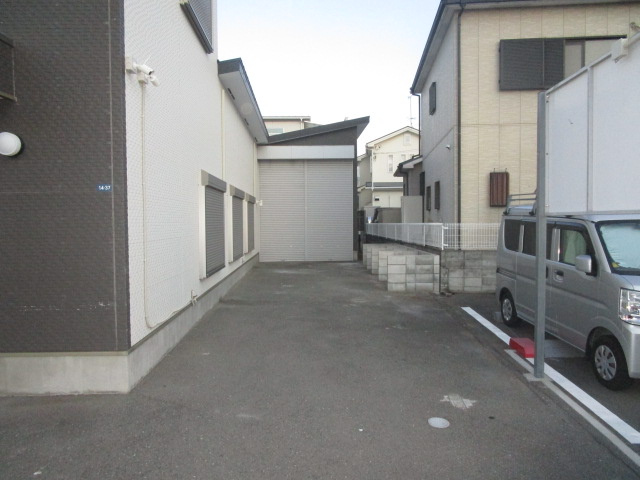 茨木市島２丁目の倉庫の駐車場