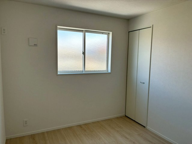 【洋室】 | 沼津市大塚第15 新築建売分譲住宅 土地＋建物 TW06011 | 沼津市大塚2号棟　洋室6帖 ※令和8年4月3日撮影写真