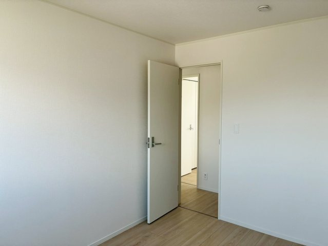 【洋室】 | 沼津市大塚第15 新築建売分譲住宅 土地＋建物 TW06011 | 沼津市大塚2号棟　洋室6帖 ※令和8年4月3日撮影写真
