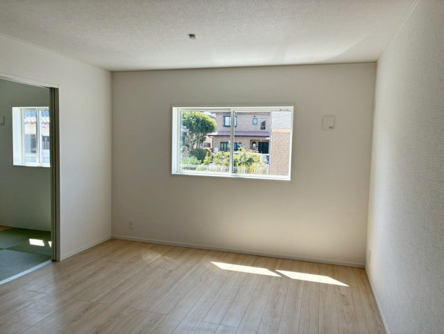 【居間・リビング】 | 沼津市大塚第15 新築建売分譲住宅 土地＋建物 TW06011 | 沼津市大塚2号棟　リビング ※令和8年4月3日撮影写真