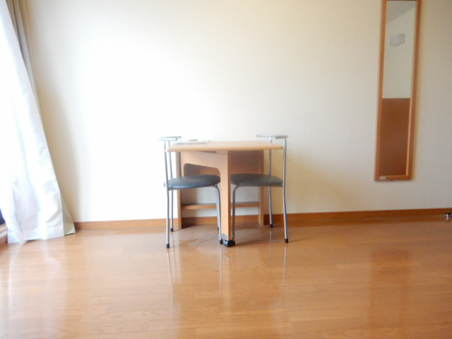 明石市大久保町大窪のアパートの居間・リビング