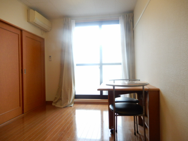 明石市大久保町大窪のアパートの居間・リビング