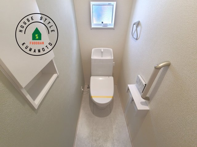 熊本市南区良町5丁目第1-4棟(1号棟)の内観：施工例|温水洗浄便座を完備しております。2ヶ所にトイレがあるのは朝の慌ただしい時間も安心です。