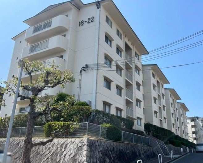 新檜尾台第四次住宅二二号棟の外観