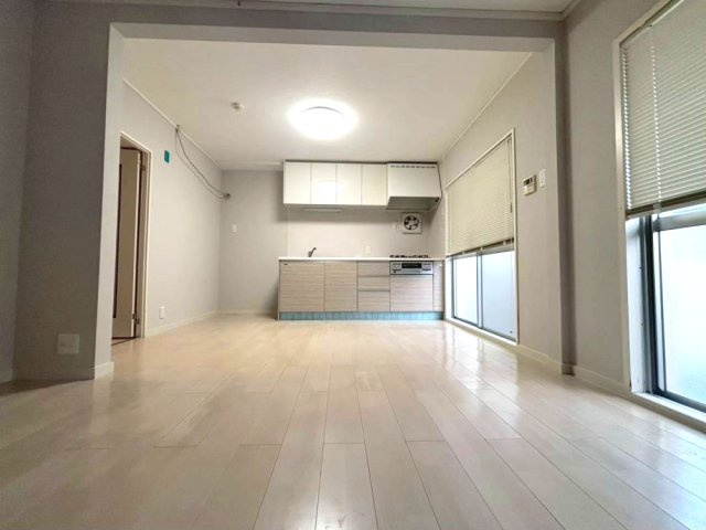 新檜尾台第四次住宅二二号棟の居間・リビング