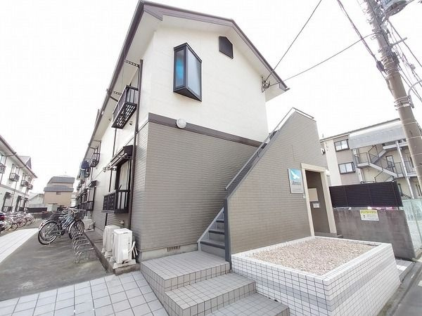 バーナルヒルズⅡＢのエントランス