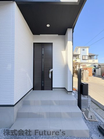 三郷市東町　新築戸建　全1棟のエントランス|玄関アプローチ