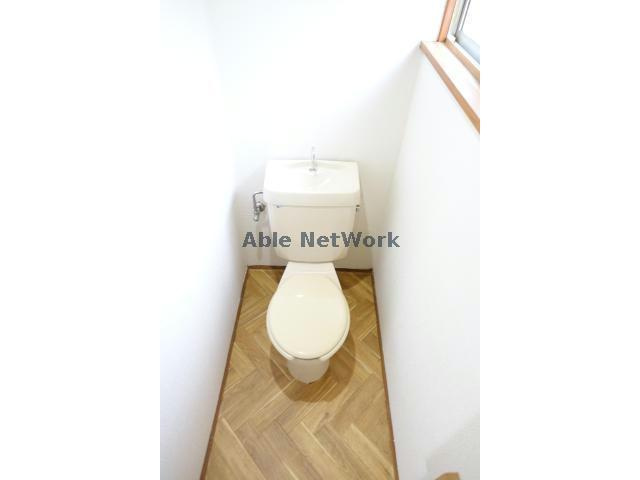 鹿嶋市中Ｉ戸建のトイレ|トイレ窓有