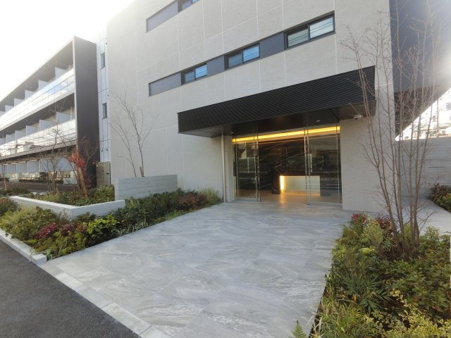 Alivis本八幡のエントランス