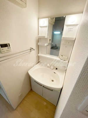 【洗面所】 | ドミトリーハウス茅ヶ崎 | 明るい洗面所です