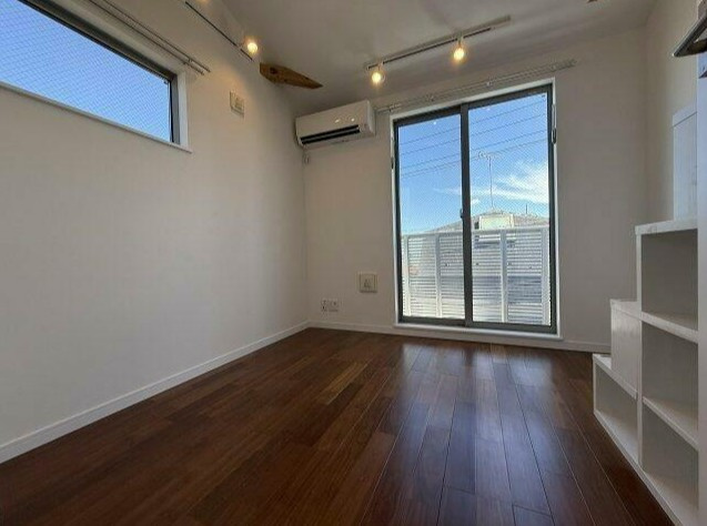 川崎市多摩区東三田２丁目のアパートの居間・リビング